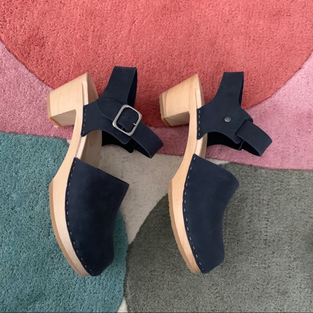 Bryr Clogs - Emma Closed Toe in Ink